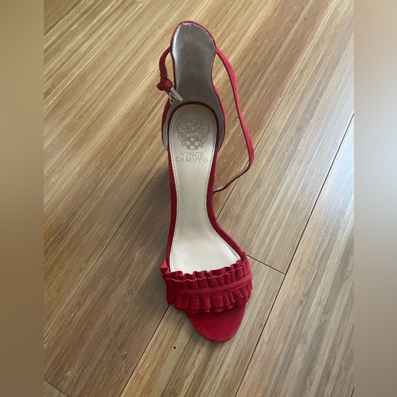 Vince Camuto Red Heels - Picture 4 of 7